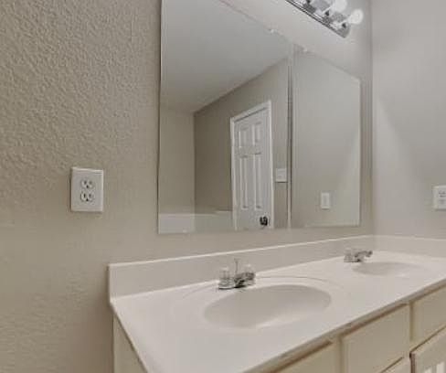 4th image of 310 Florence Dr