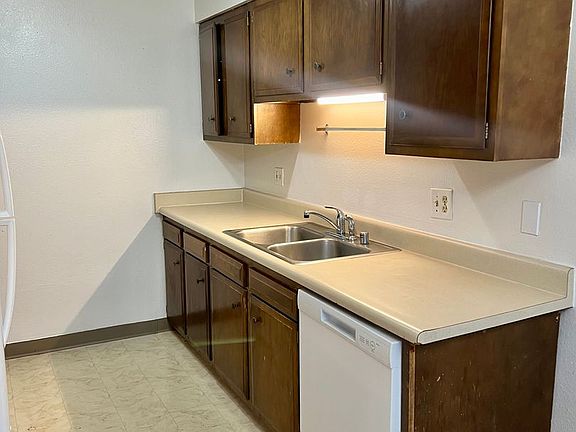 4th image of 3530 E 42nd Ave APT 6