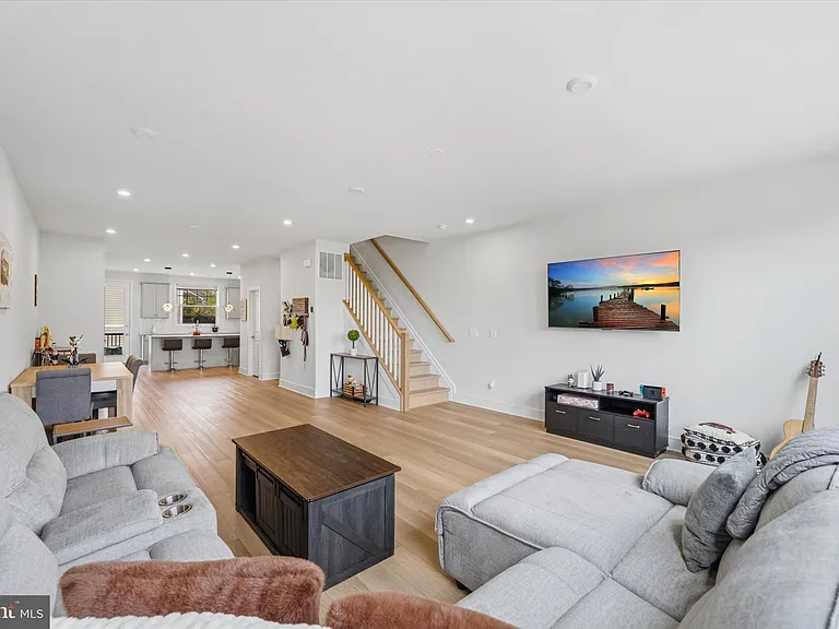 4256 Frost St — Photo 16