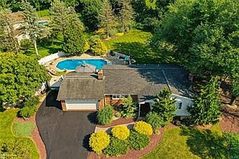 3rd image of 4683 Pine Dr