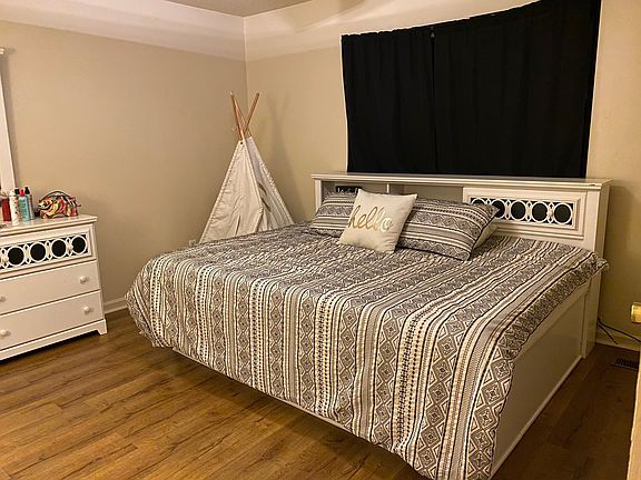 4th image of 109 Lancelot Ct APT 11