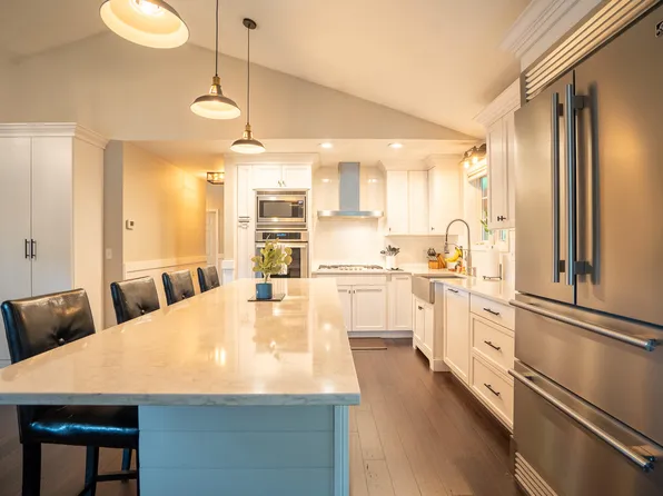 8 Ireland Drive, Berwick, ME 03901