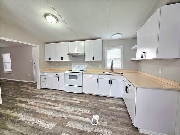 4th image of 310 Paddock St Trailer 6