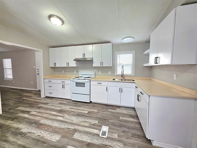 310 Paddock St #6 — Photo 4