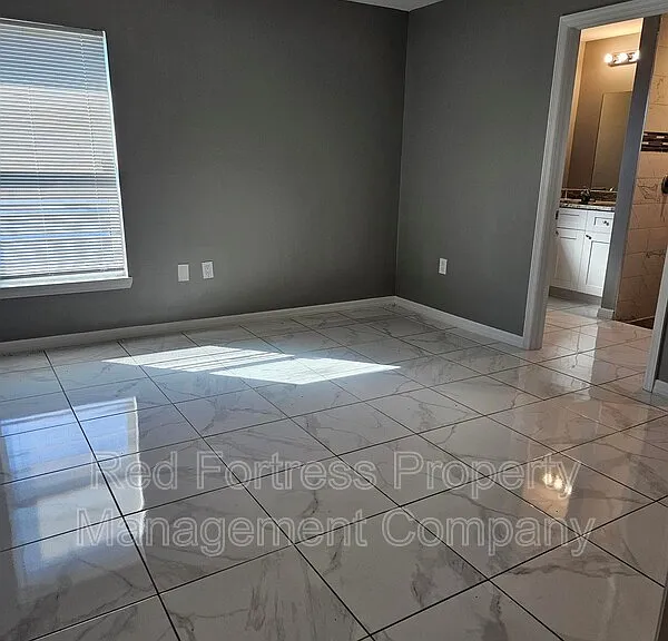 310 Gordon Ave S — Photo 6