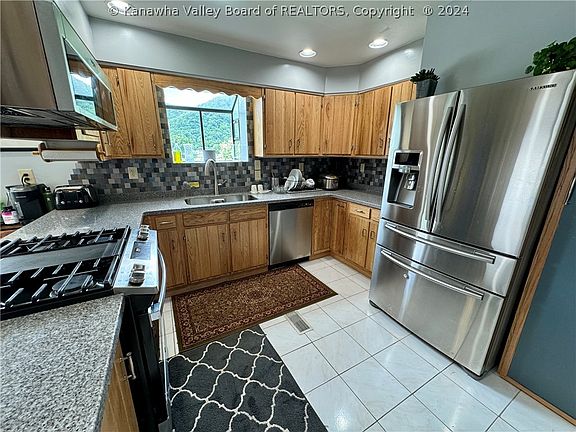 5th image of 12048 Maccorkle Ave