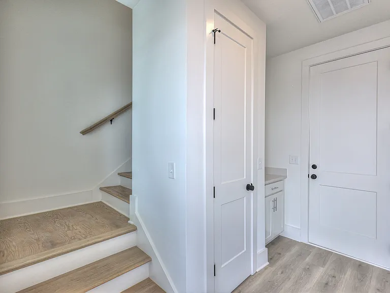 1589 Residences — Photo 8