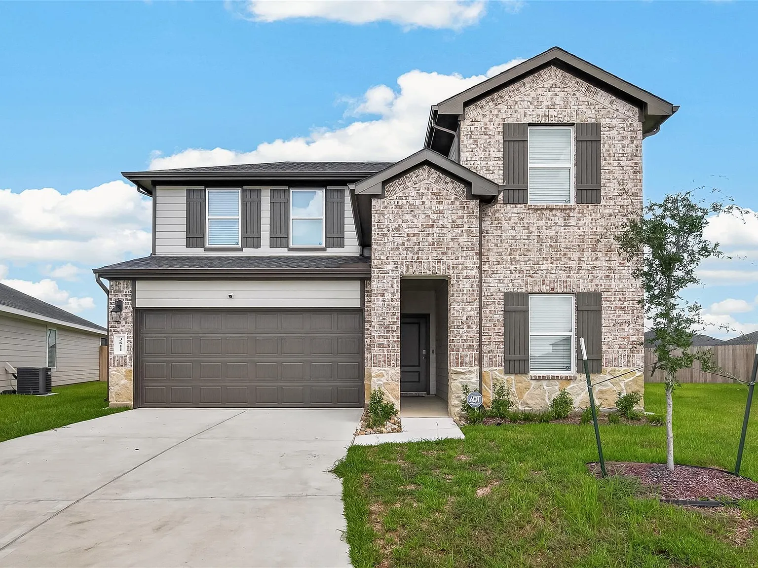 4 bed, 3.0 bath, 2251 sqft, $2,400 — Photo 3