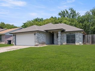 917 Fiero Dr, Arlington, TX 76001