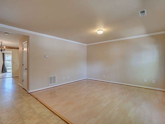 5th image of 9942 Matti Hill Ct