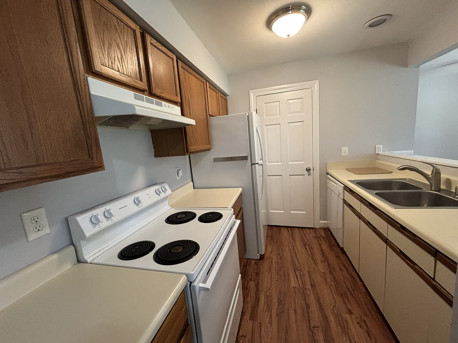 2 bed, 1000 sqft, $1,250 — Photo 4