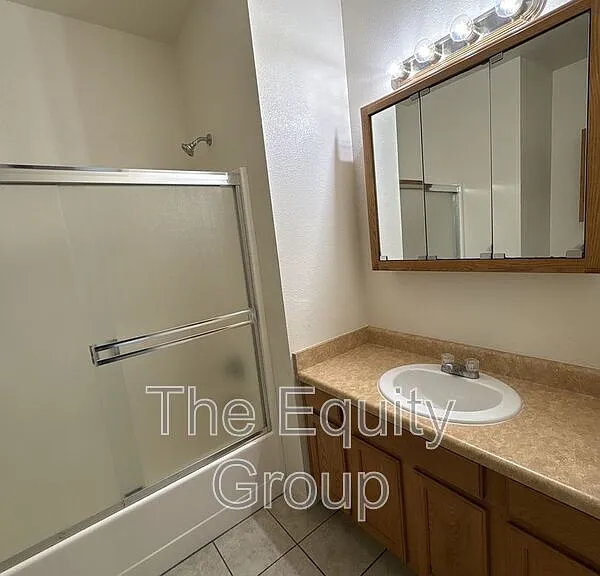 1319 S Crowe St #D — Photo 9