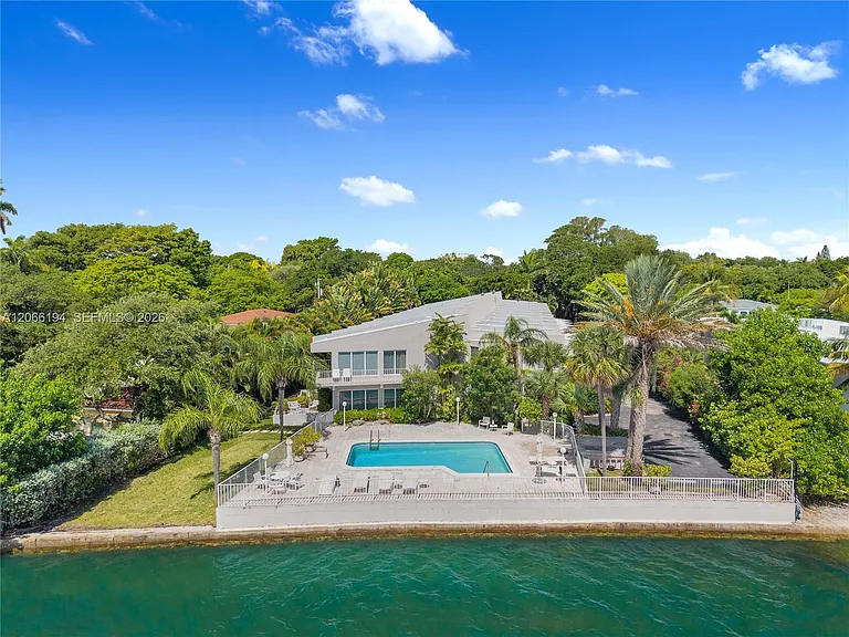 6011 N Bayshore Dr #10 — Photo 17