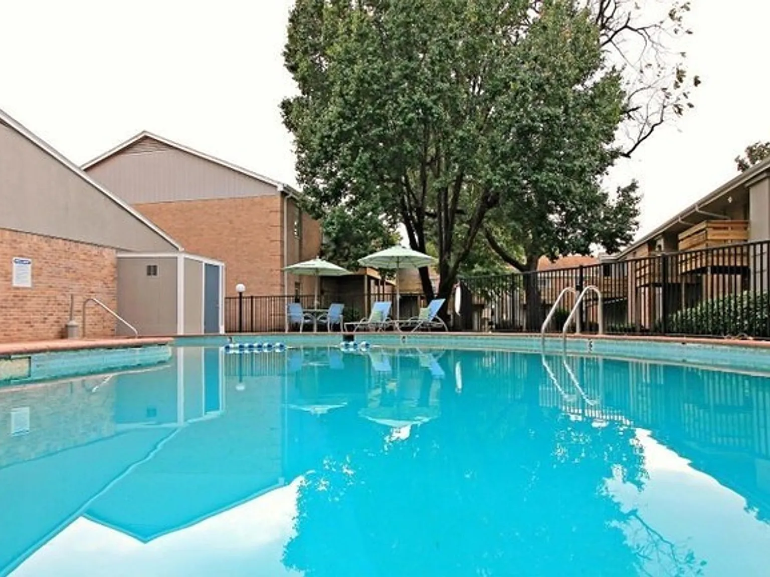 Autumn Woods Apartments — Photo 2