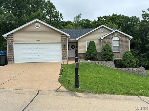 5135 Jeremiah Blvd, Hillsboro, MO 63050