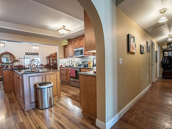 3rd image of 2847 Vaughn Ave