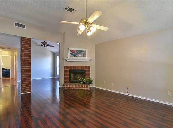 2nd image of 928 Wyndham Pl