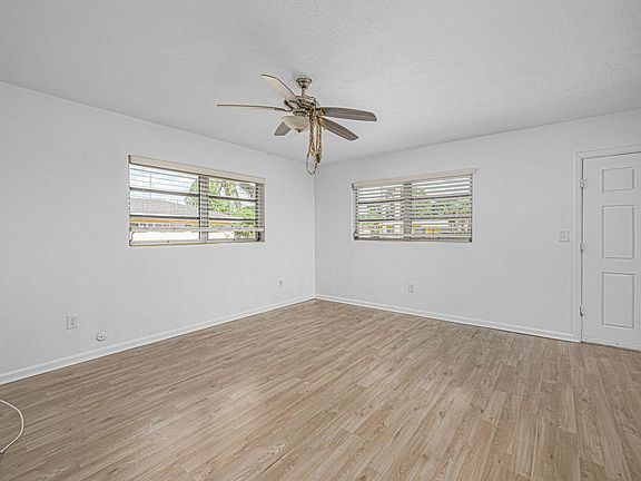 3rd image of 111 Gardenia Avenue