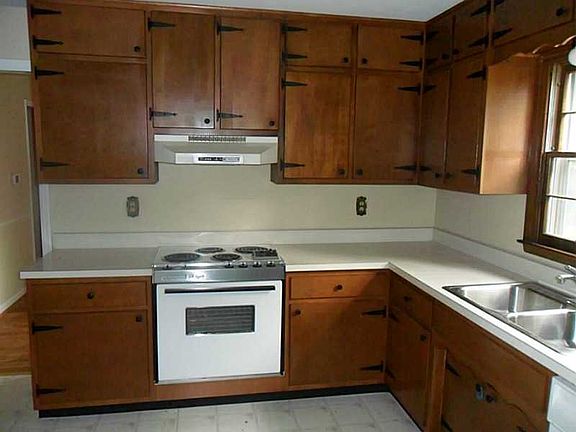 4th image of 8839 Ellington Dr