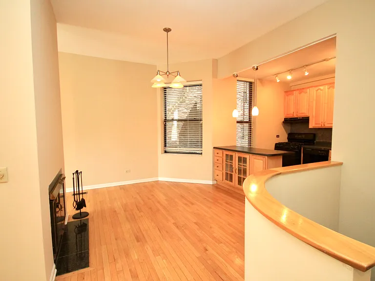2219 N Clifton Ave #1W — Photo 6