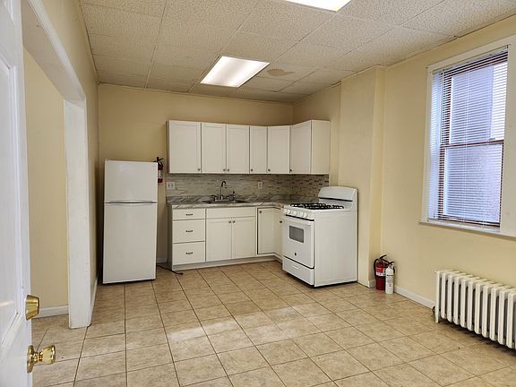 5th image of 253 S Main St Floor 1
