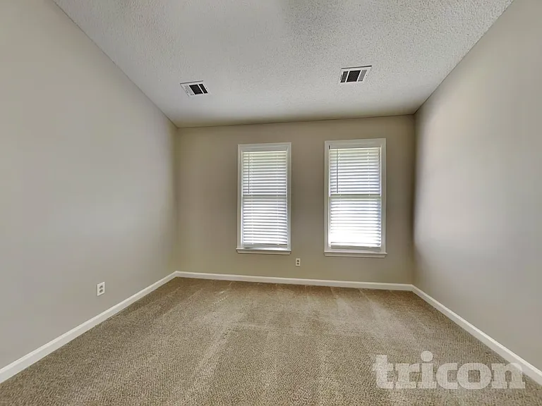 39 Pine Grove Cir — Photo 6