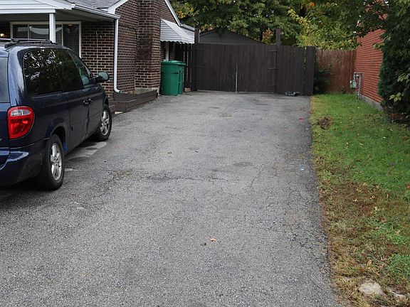 4th image of 262 Winston Ct