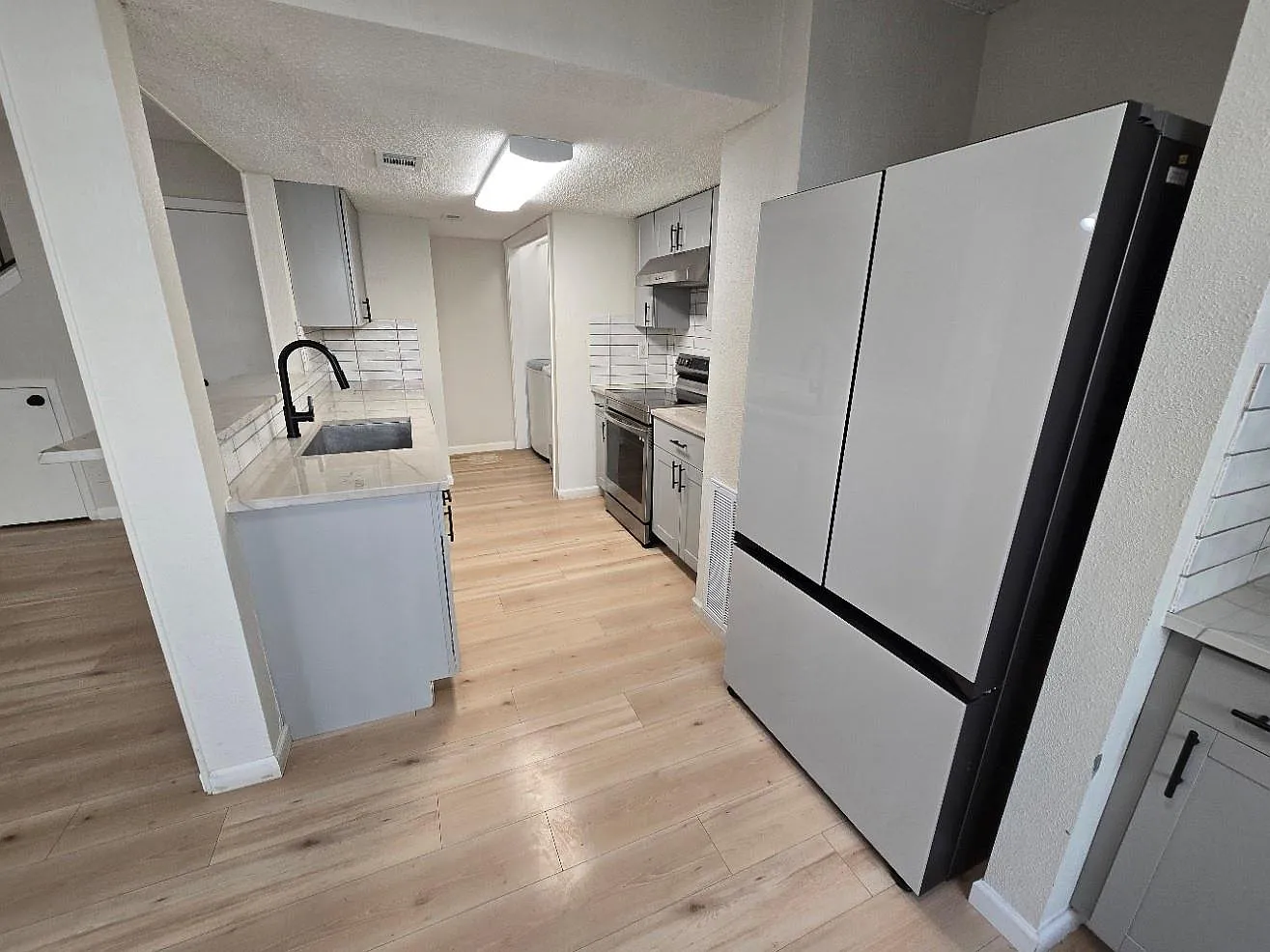 2 bed, 1.5 bath, 968 sqft, $1,400 — Photo 2