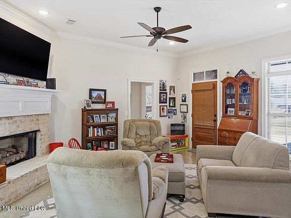 5th image of 668 Conti Dr