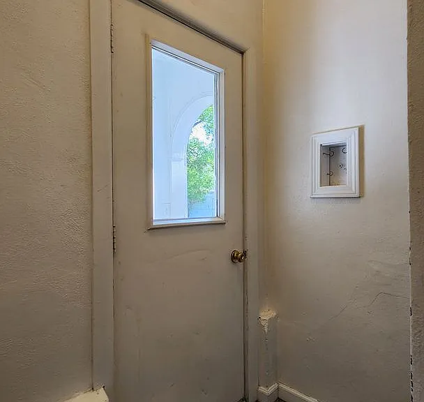 540 Beverly Ave — Photo 28