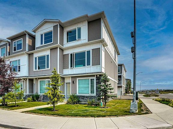 3rd image of 241 W Saddlepeace Cres NE