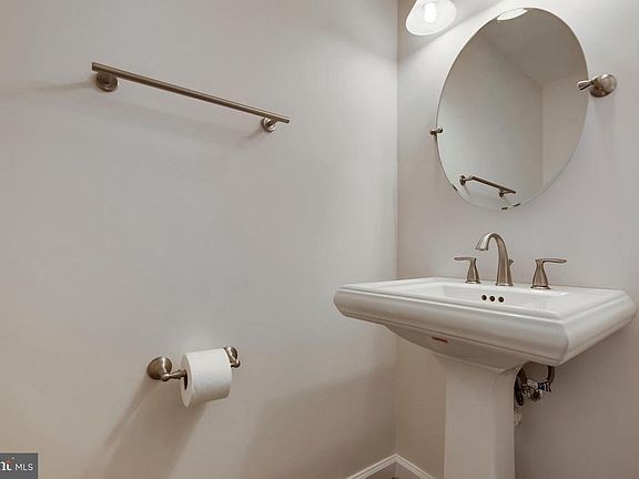 5th image of 7198 Glenmeadow Ct