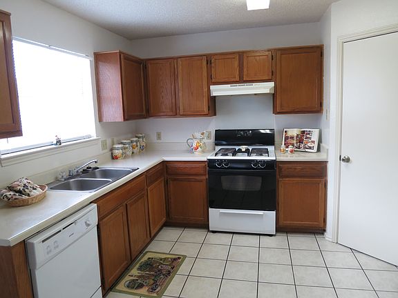 4th image of 13702 Lothian Dr