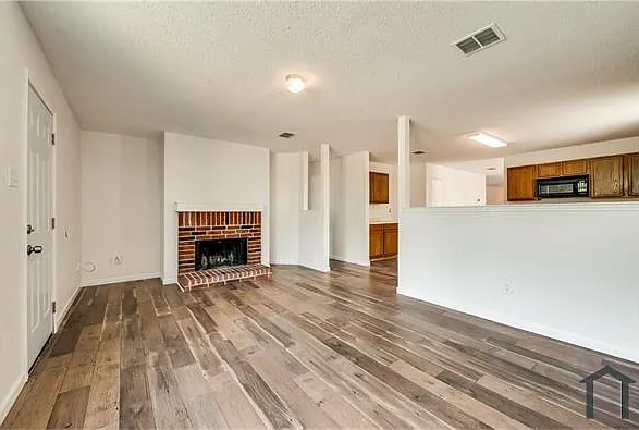 4 bed, 2113 sqft, $3,150 — Photo 1
