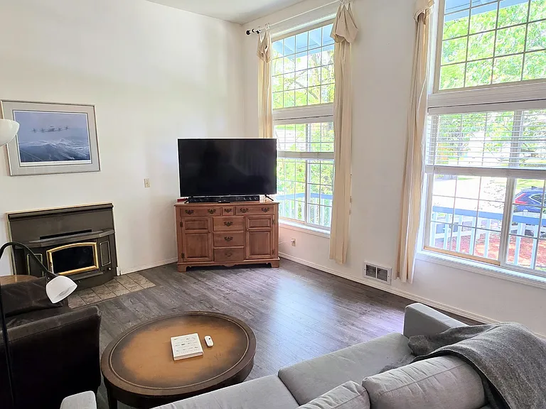 530 NW Carolyn Ln — Photo 7