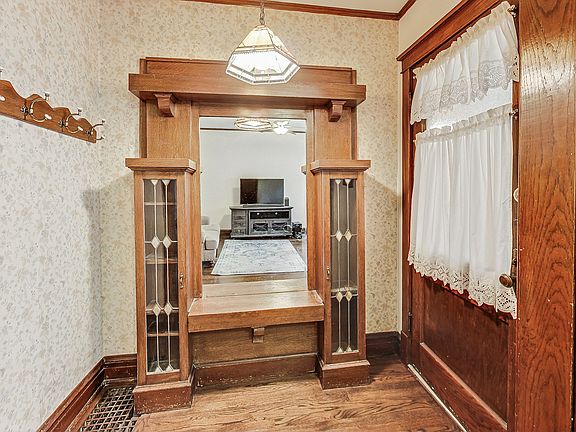 4th image of 2445 W Ainslie St