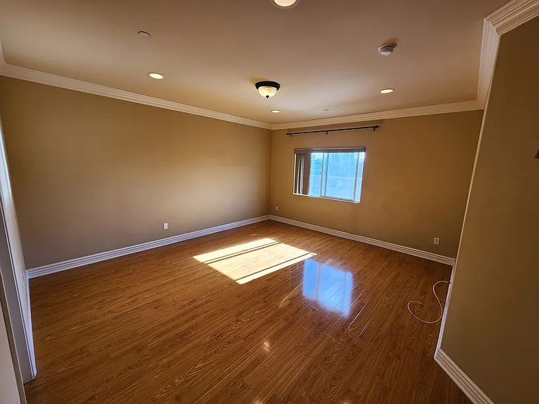 13620 Valerio St #10 — Photo 38