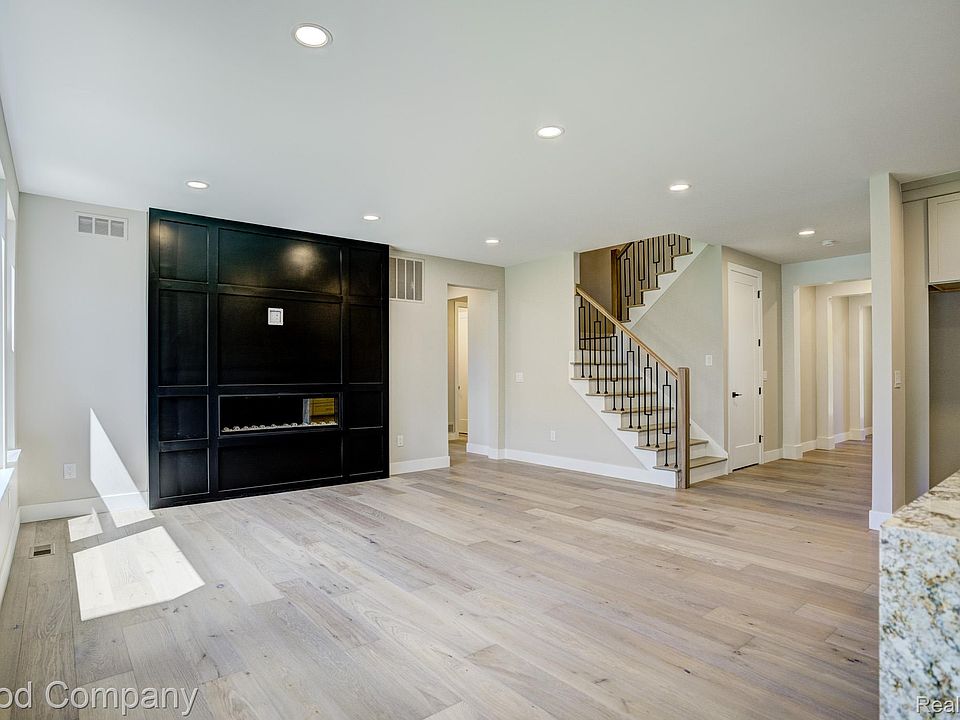 808 Irving Ave, photo 12