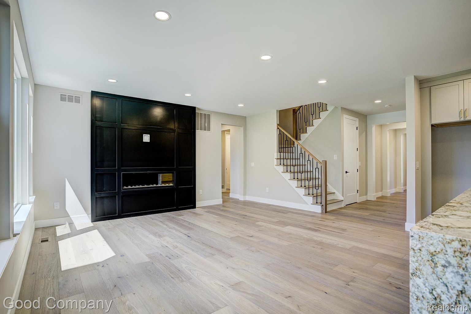 808 Irving Ave, photo 12