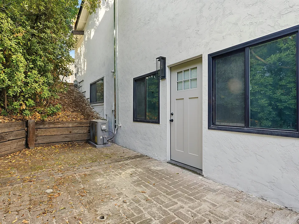 5067 Alumni Pl #B