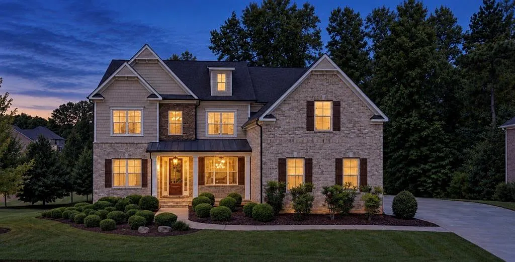 6 bed, 5.0 bath, 4556 sqft, $6,750 — Photo 1