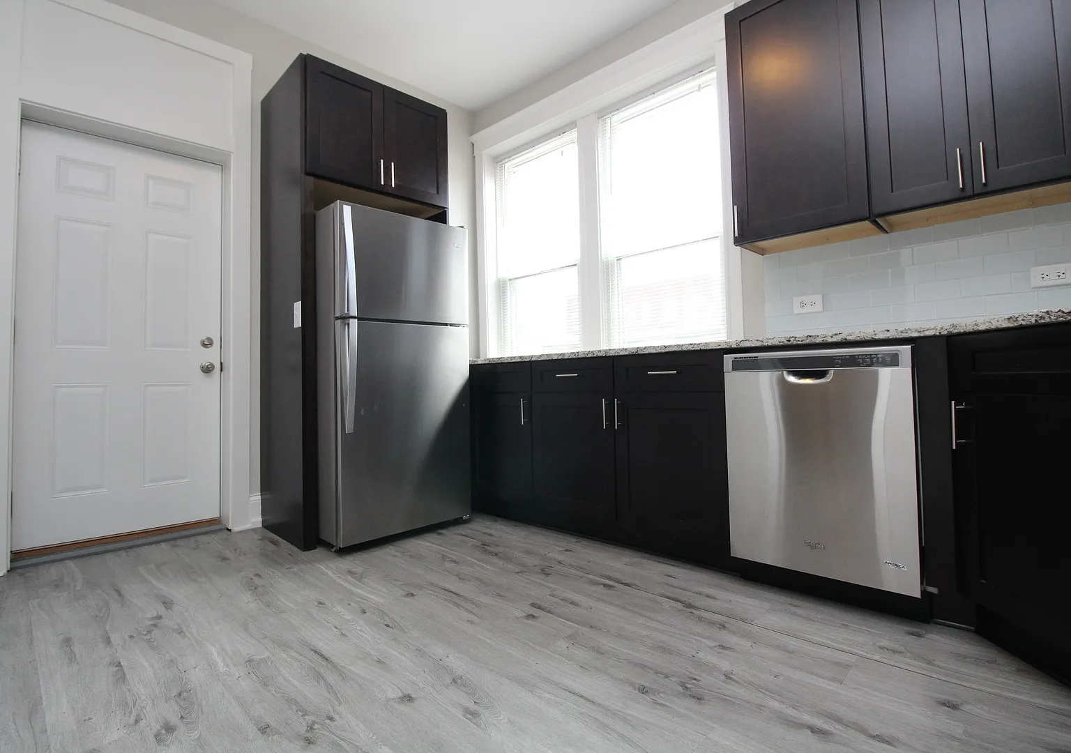 3 bed, 800 sqft, $2,750 — Photo 2