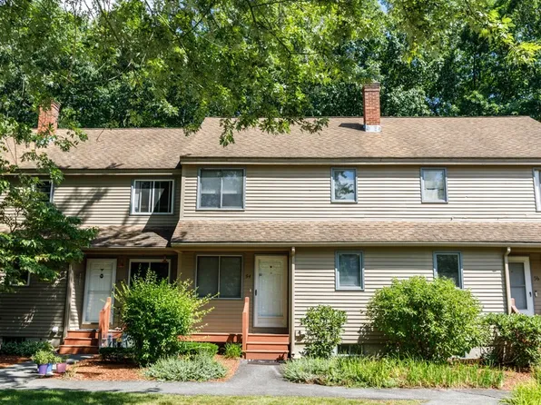54 Macintosh Ln #54, Leominster, MA 01453