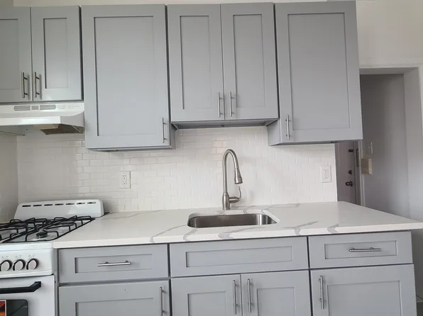 297 Griffith Street image 3 of 13