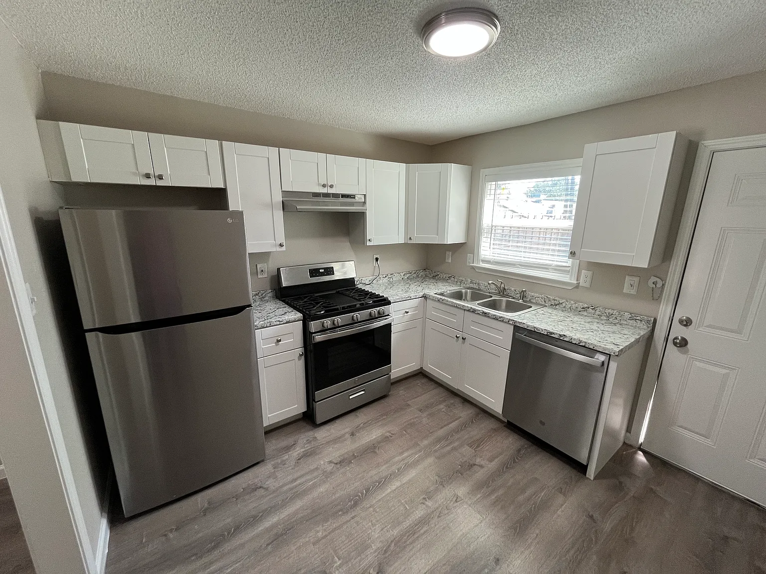 2 bed, 948 sqft, $1,700 — Photo 4