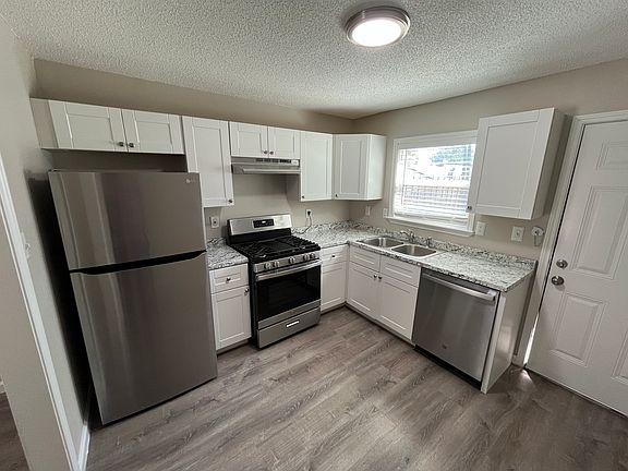 4th image of 829 SW 5th St