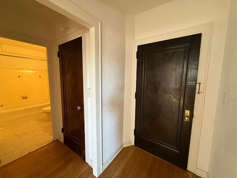 King Edward Annex Apartments — Photo 45
