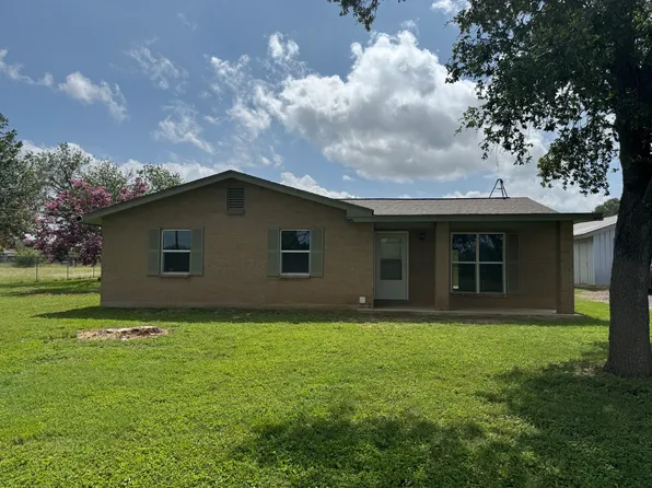 74 McCoy Ln, Lytle, TX 78052