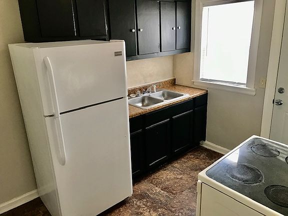 4th image of 1923 E Blackford Ave