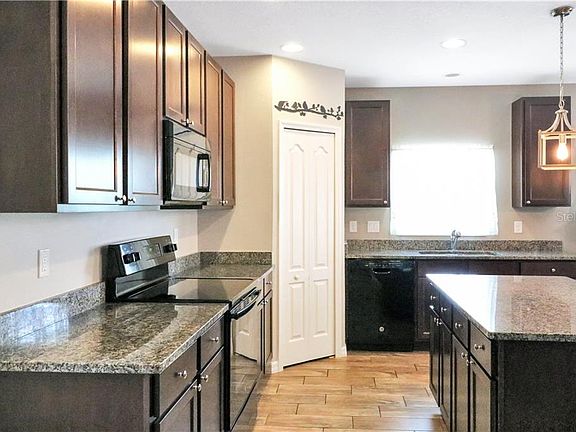 4th image of 122 Cambria Grove Cir